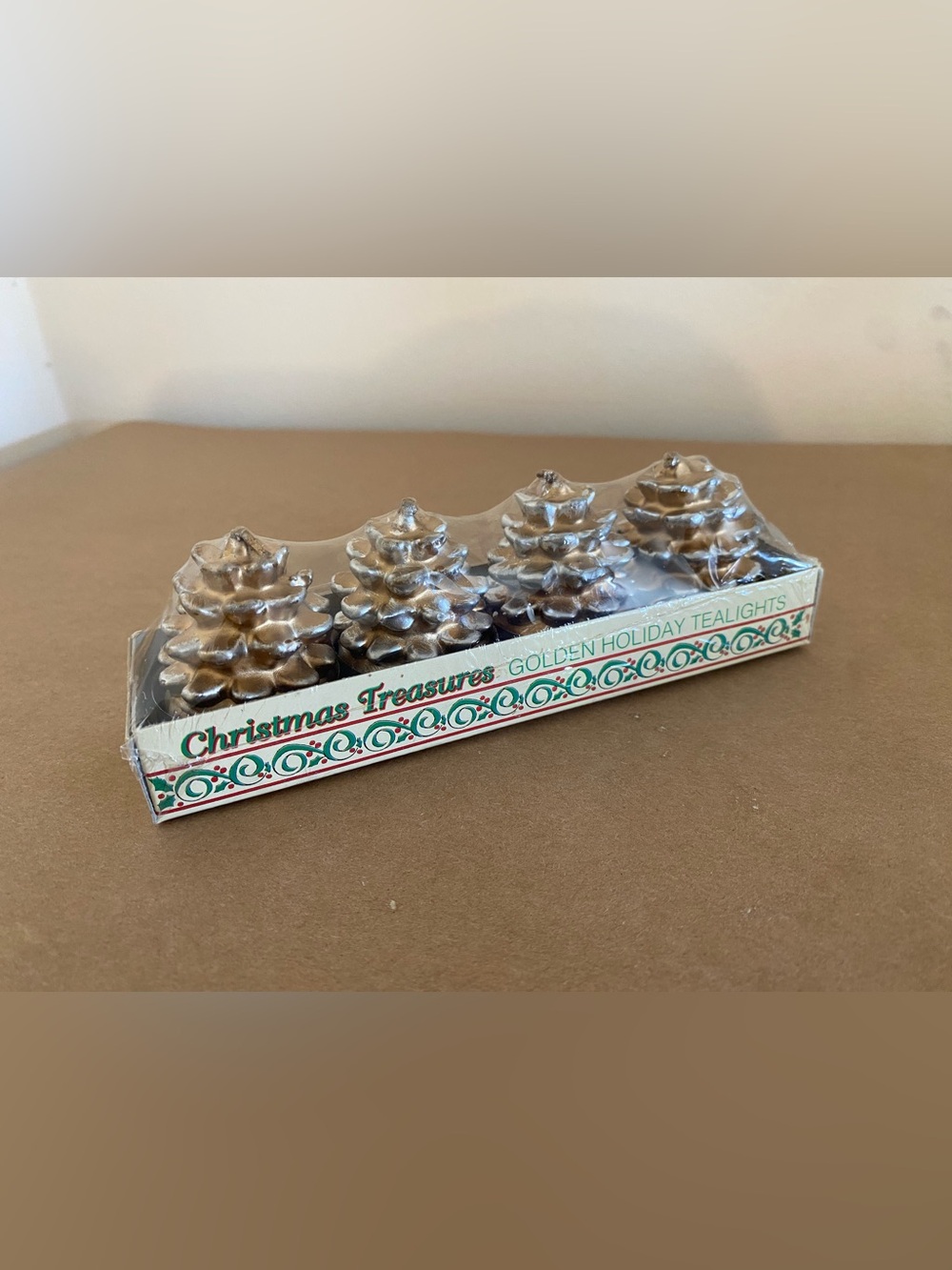Christmas Treasures New Vintage Pinecone candles golden holiday tealights NWT